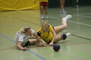 Read more about the article DAMEN KASSIEREN DEUTLICHE ERSTE SAISONNIEDERLAGE