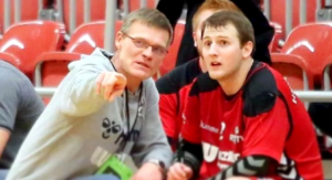 Read more about the article PAUKENSCHLAG AUF DER TRAINERBANK: HSV HOLT SZARGIEJ