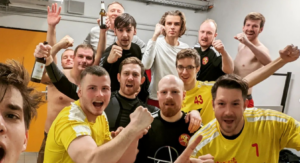 Read more about the article ZWEITE MANNSCHAFT FÄHRT IM ZEHNTEN SAISONSPIEL DEN ACHTEN SIEG EIN