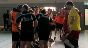 Read more about the article ZWEITE MANNSCHAFT KASSIERT KNAPPE NIEDERLAGE IM SPITZENSPIEL