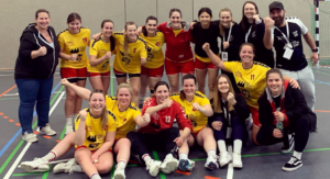 Read more about the article DAMEN FEIERN NÄCHSTEN WICHTIGEN SIEG IM ABSTIEGSKAMPF